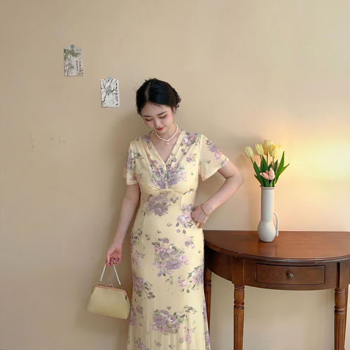 夏季大码V领网纱碎花显瘦连衣裙