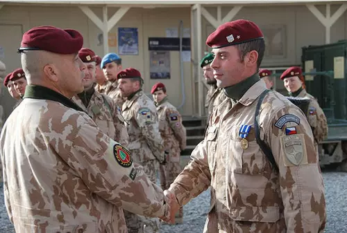 Дорожный быстросохнущий приятный телу антибактериальный спортивный дезодорант, лонгслив