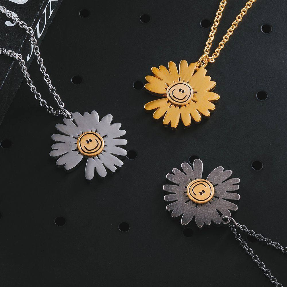 GD权志龙欧美潮牌小邹菊笑脸项链时尚嘻哈男女士钛钢吊坠饰品批发