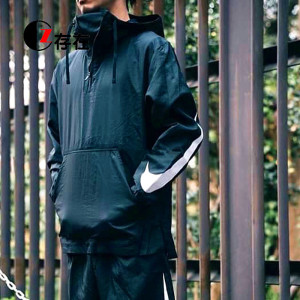 Nike耐克Big Swoosh日本限定大钩男女子冲锋衣皮肤衣防晒服CW6207