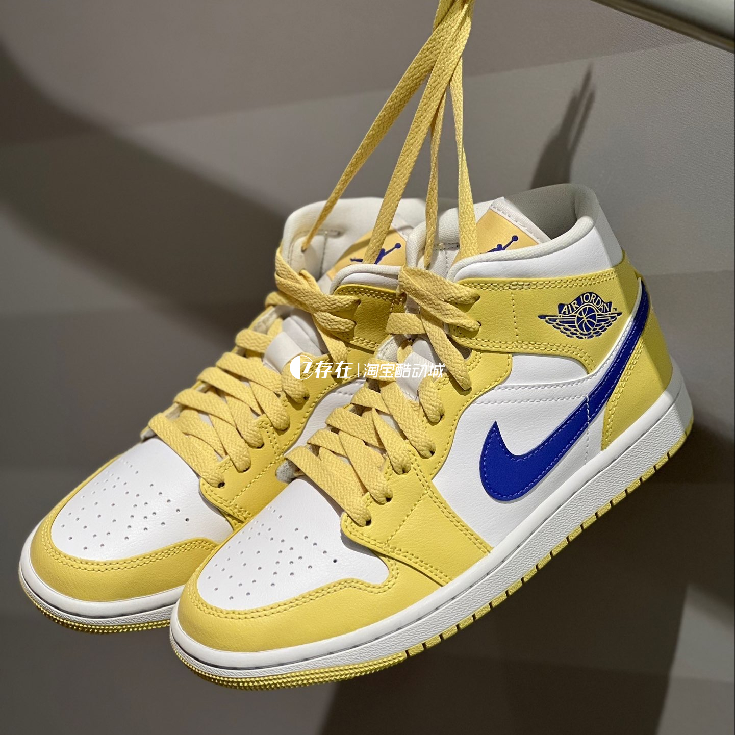 Nike/耐克AJ1千鸟格女子篮球鞋