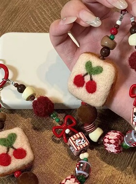 ins小红书小樱桃毛毡高级美德拉红棕钥匙扣挂饰手机链CCD包挂相机