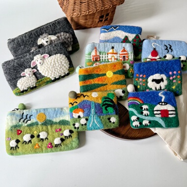 尼泊尔手工羊毛毡可爱小羊零钱包收纳包可爱小羊手拿包