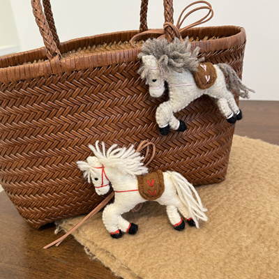 尼泊尔手工羊毛毡可爱小马包包挂件情侣钥匙扣小玩偶汽车车载挂饰