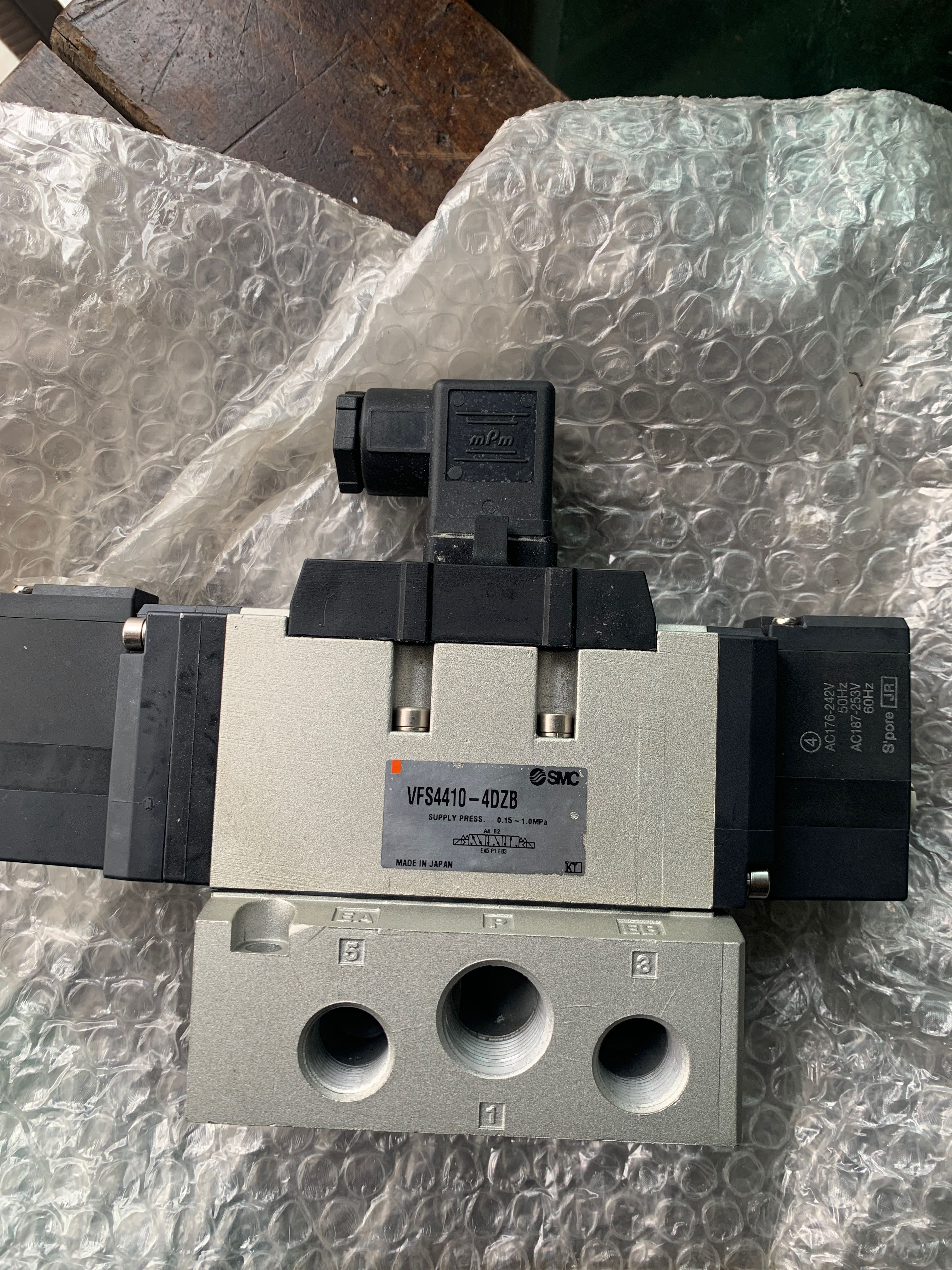 SMC VFS4410-4DZB 电磁阀 原装正品 全新 电压220