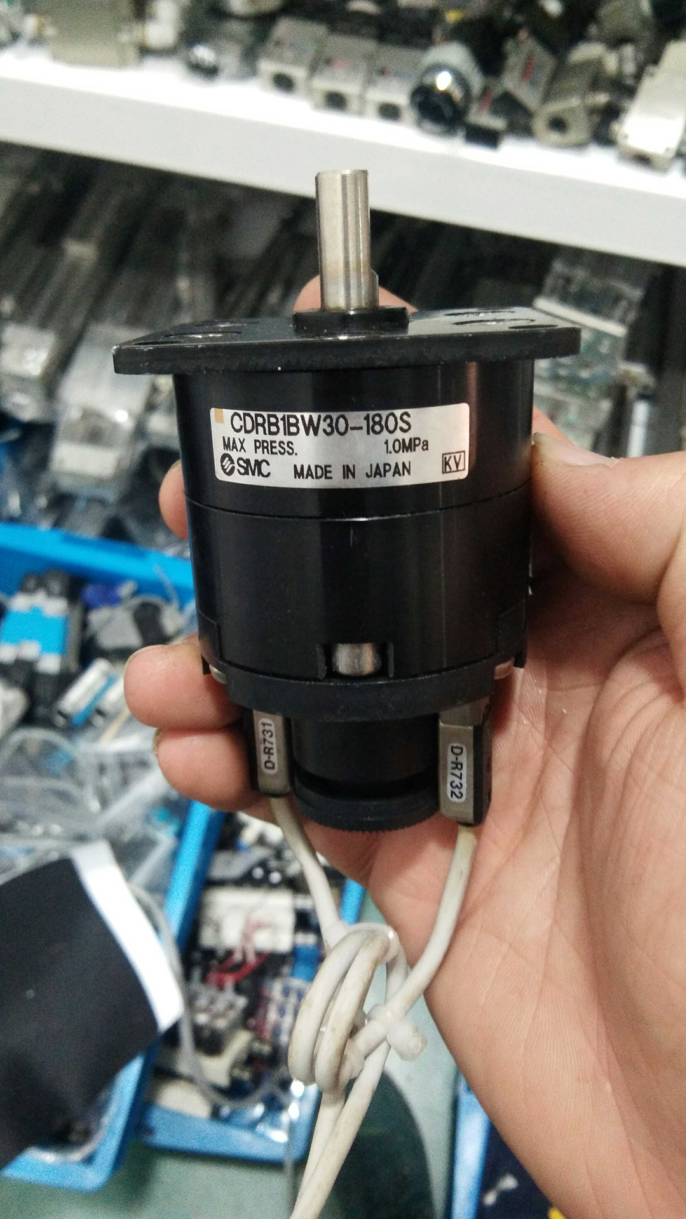 smc九成新旋转气缸