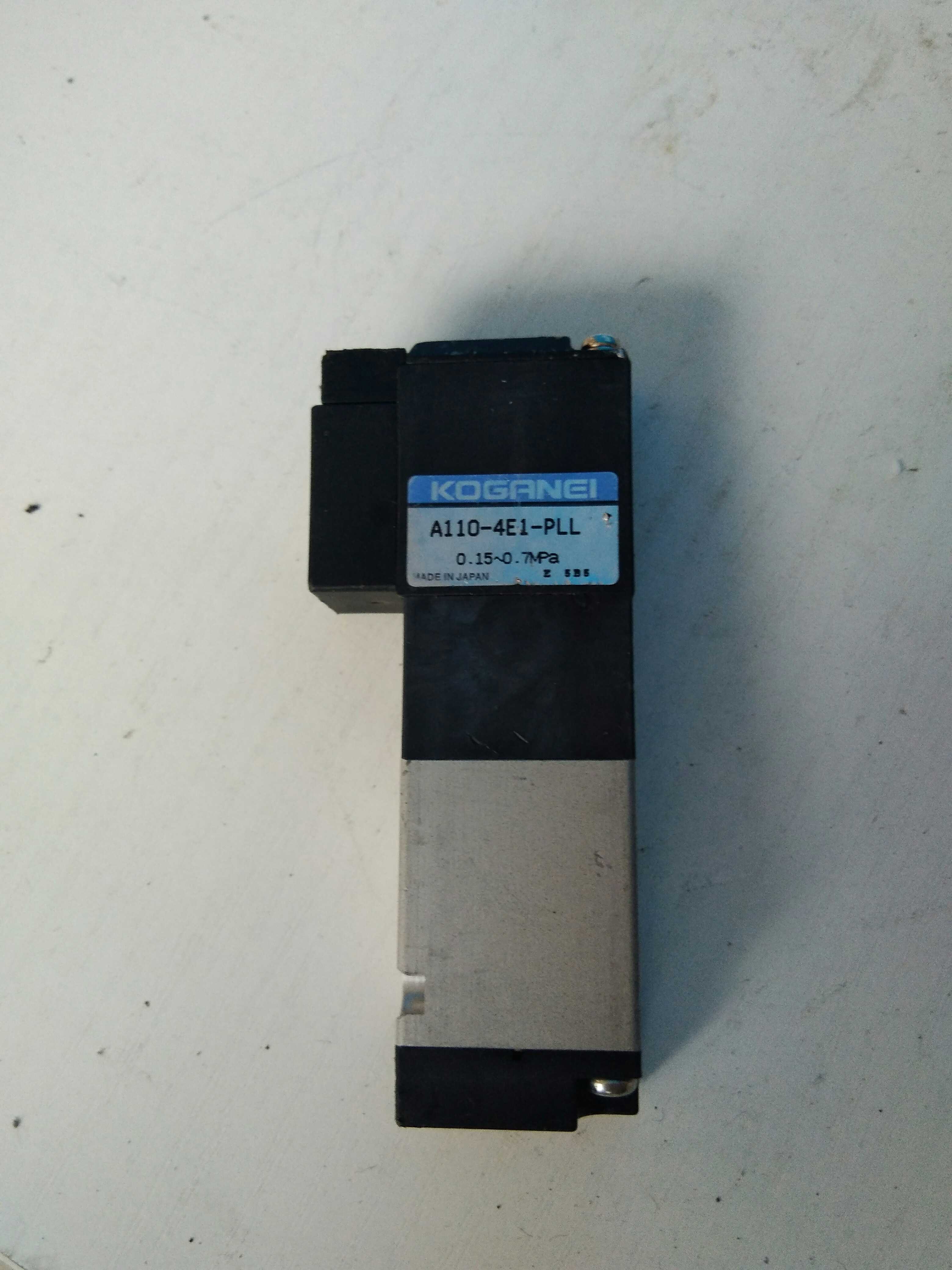 KOGANEI 110-4E1 电磁阀A110-4E1底部出气 原装拆机件