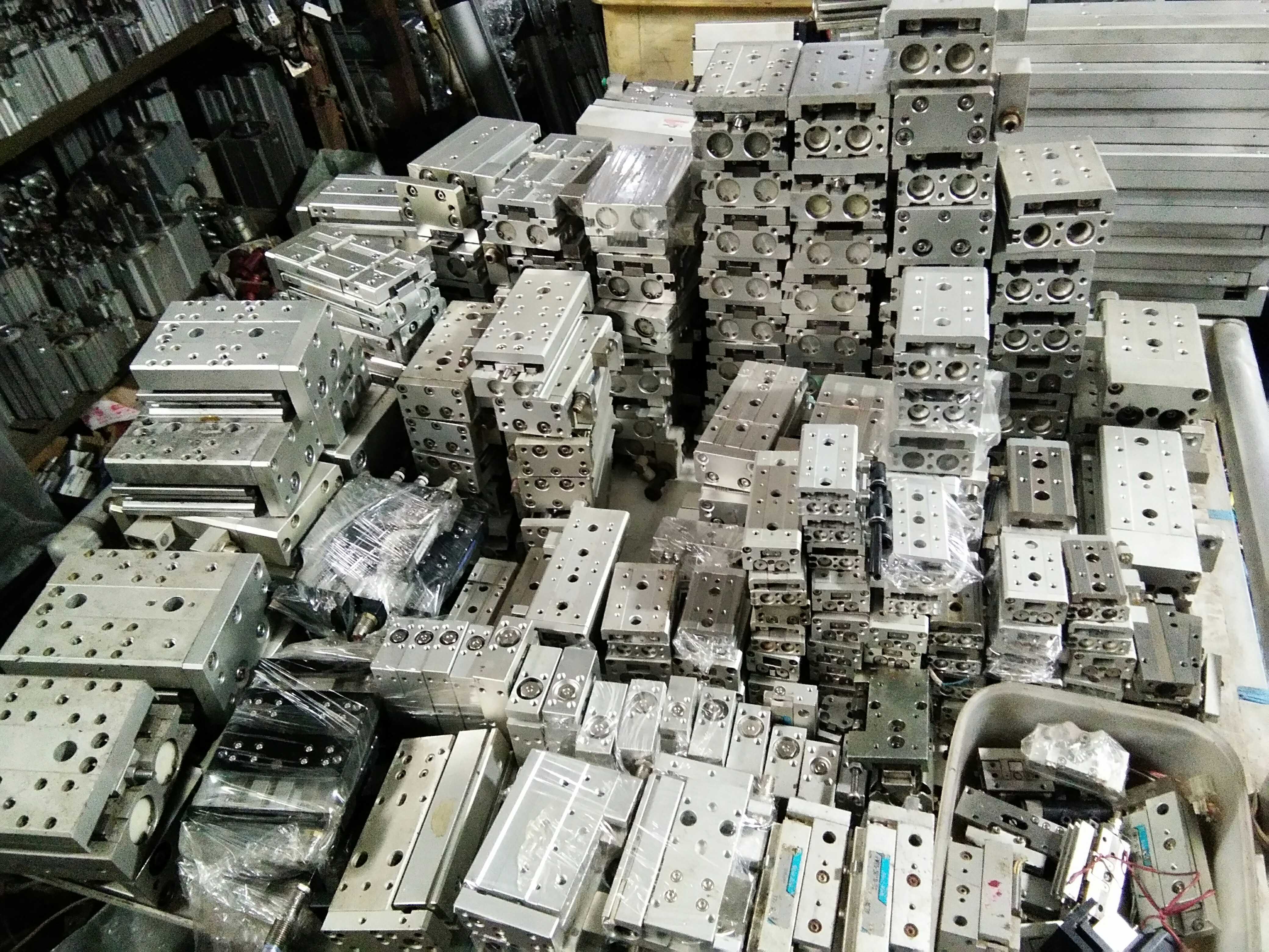 双皇冠 日本SMC MXS MSQ系列气托板 滑台气缸 各种型号 具体联系