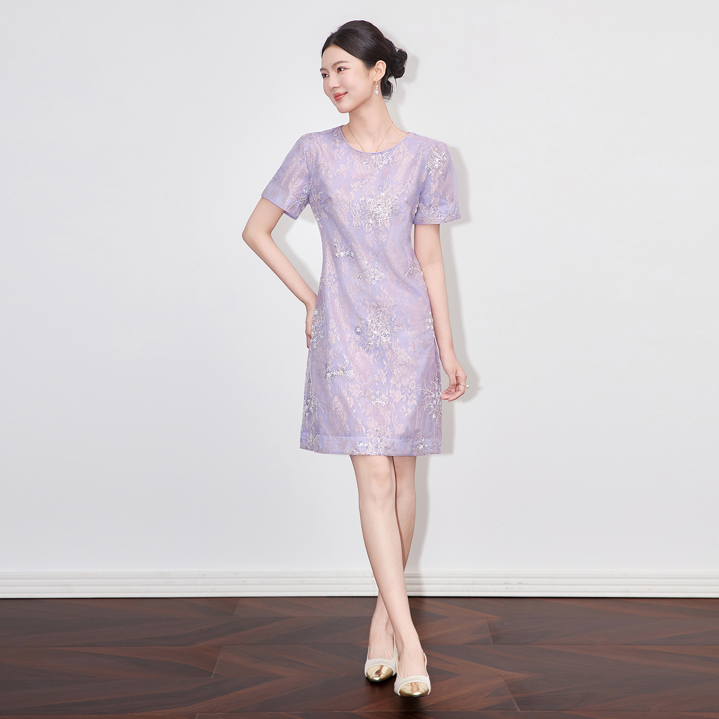 2509704-重工刺绣钉珠蕾丝圆领短袖A子裙南油设计感连衣裙女夏款