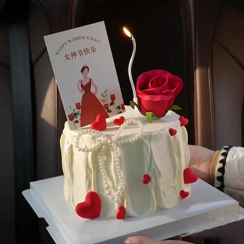 珍珠蝴蝶结爱心女神节蛋糕装饰