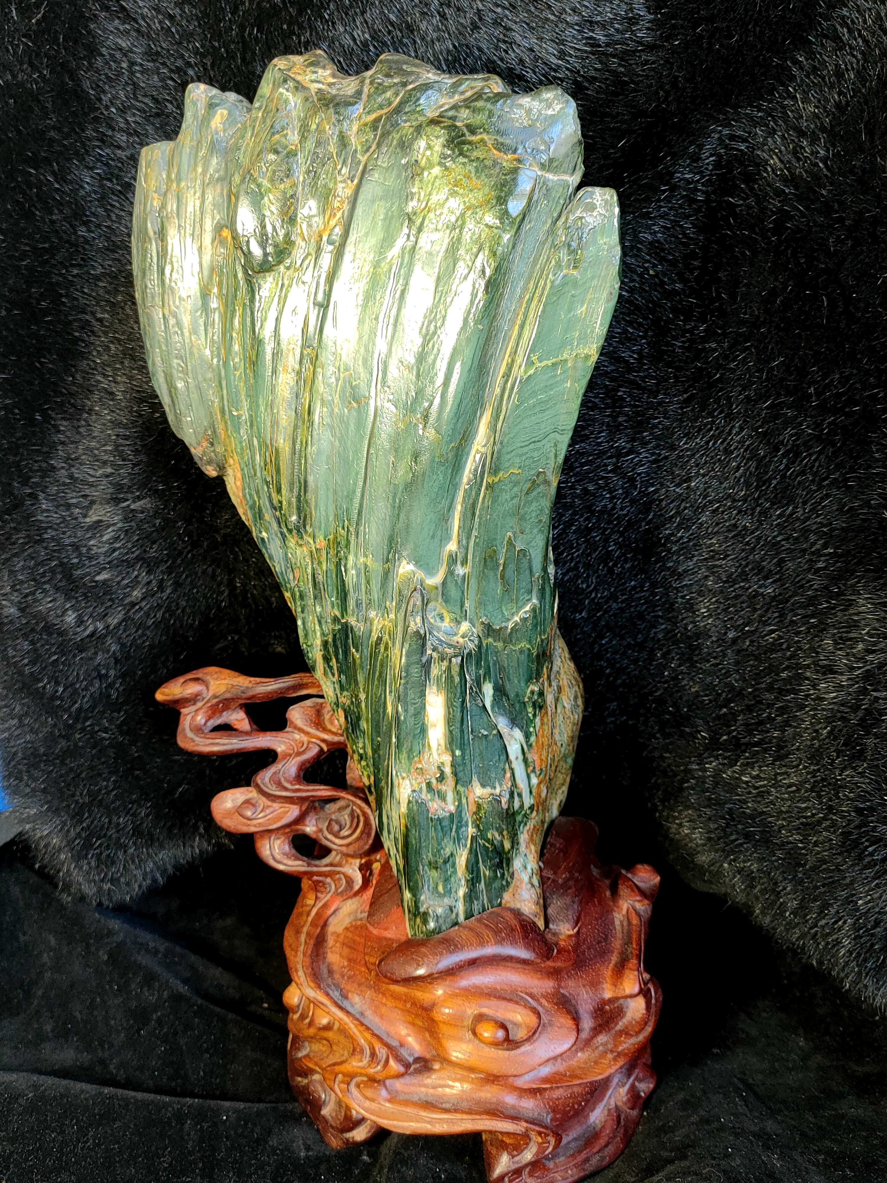 8斤大块和田玉奇石 独特沙枣青直闪石山流水天然孔雀扇象形摆件