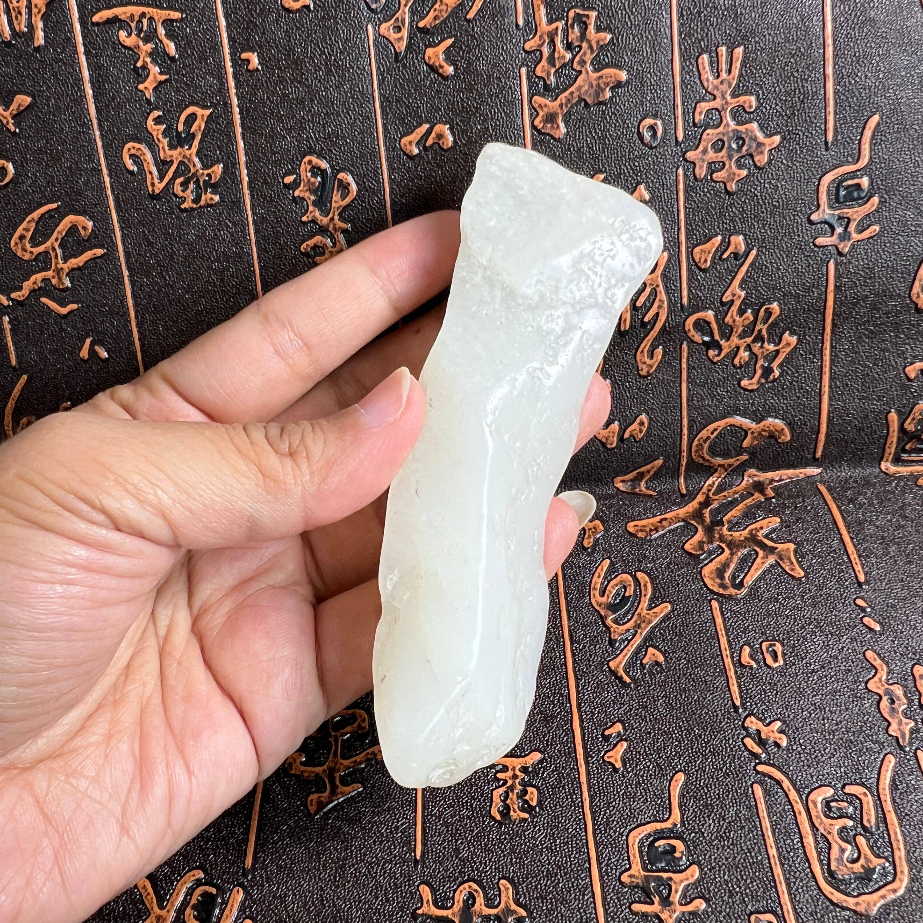 61g新疆和田白玉山流水料原石 黑山料老矿 羊脂一级白细料把件