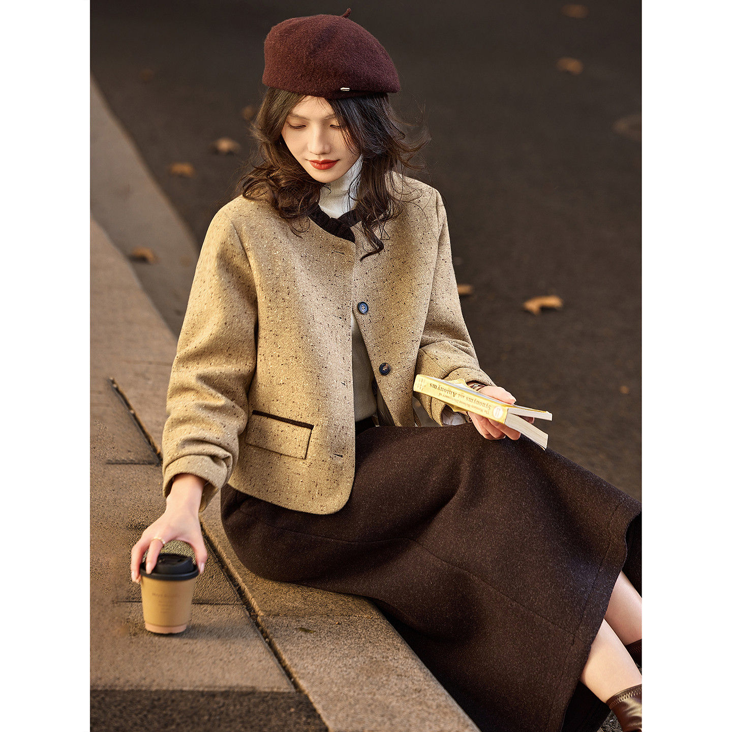 苏醒的乐园小香风减龄羽绒外套半裙套装2025年冬季新款女装两件套