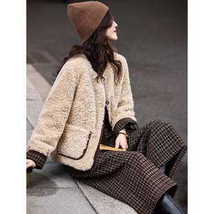 苏醒的乐园淑女毛绒羽绒外套格纹裤套装2025年冬季新款女装两件套