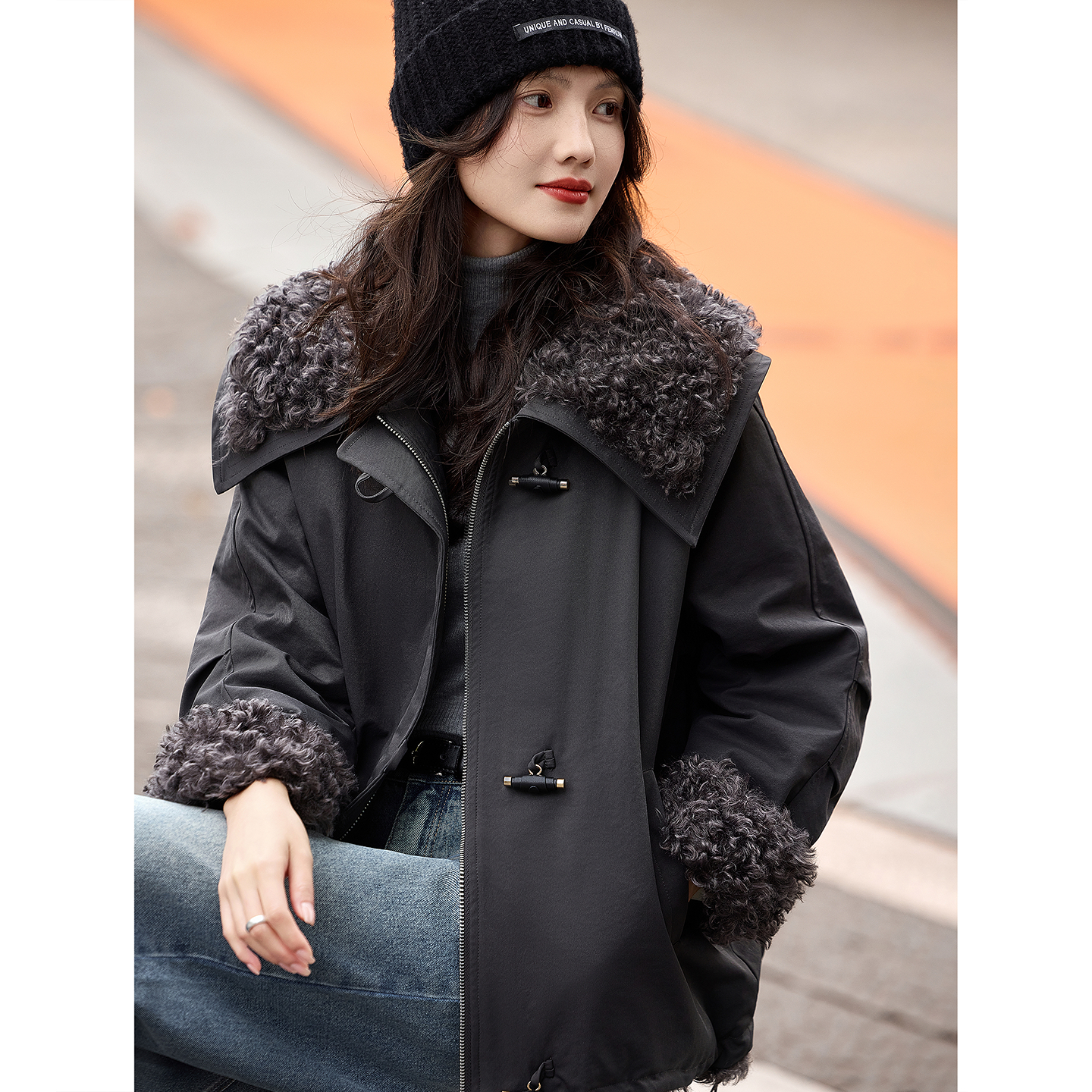 加厚保暖毛绒拼接翻领羽绒服外套