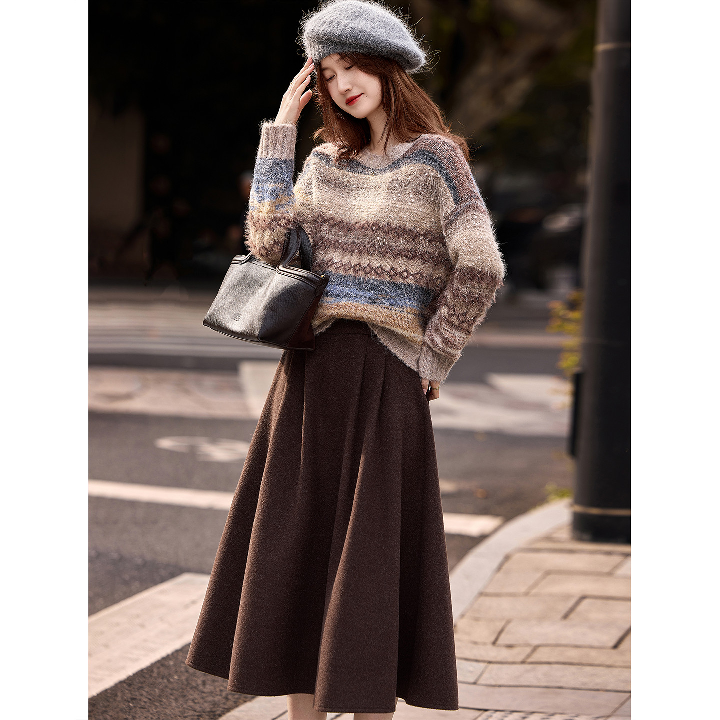 苏醒的乐园圆领套头条纹毛衣半裙套装2025年冬季新款女装两件套