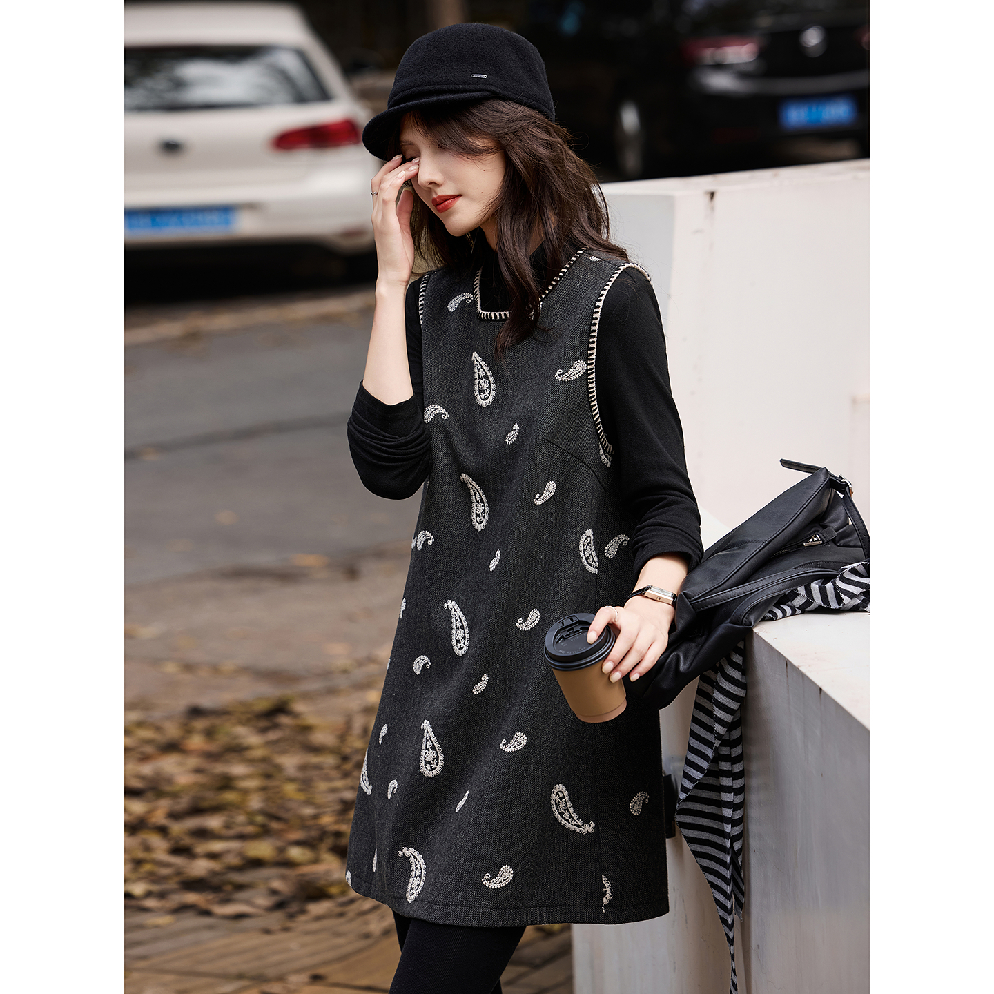 腰果花刺绣背心连衣裙套装2025年冬季新款女装两件套SXTZZ25087