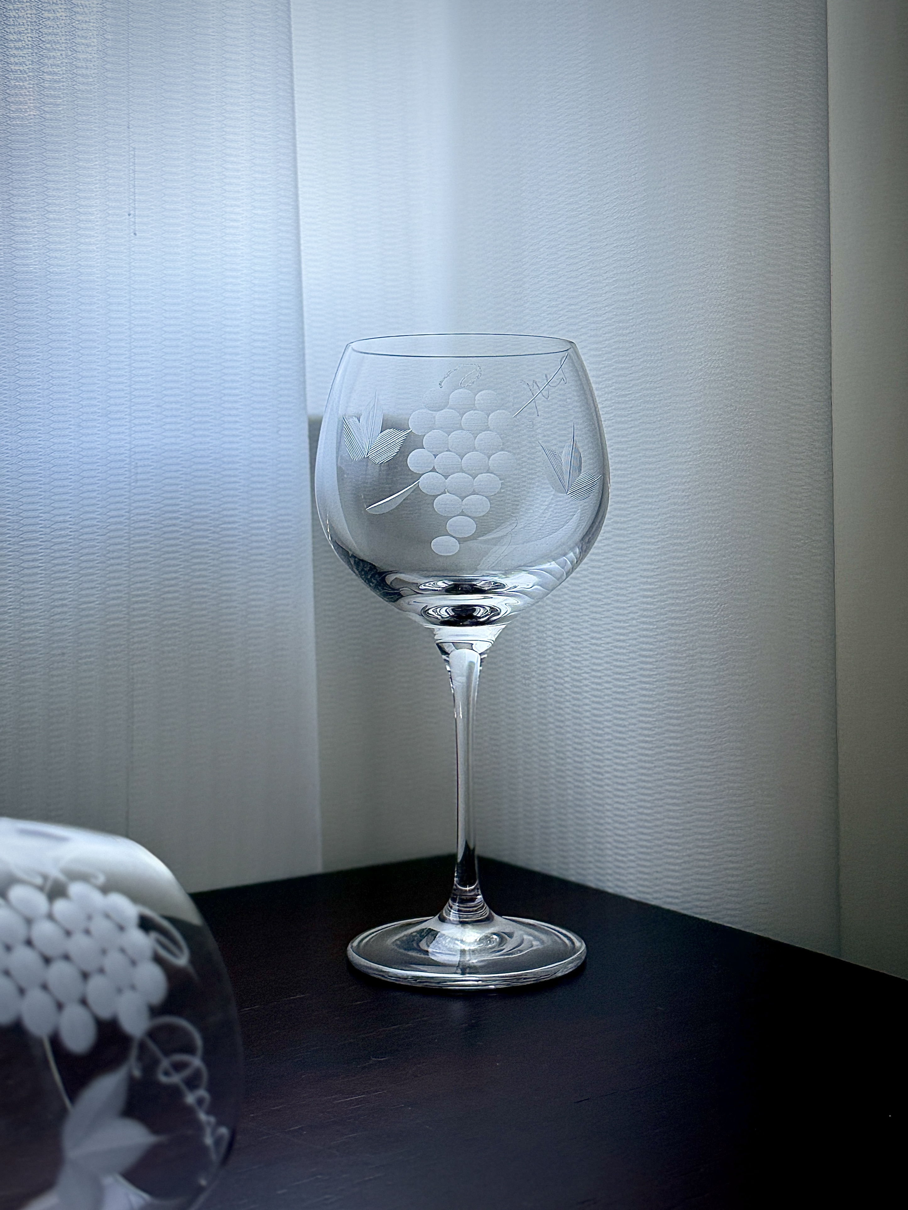 日本北一硝子手工刀刻葡萄纹水晶高脚杯大肚型红酒杯酒杯