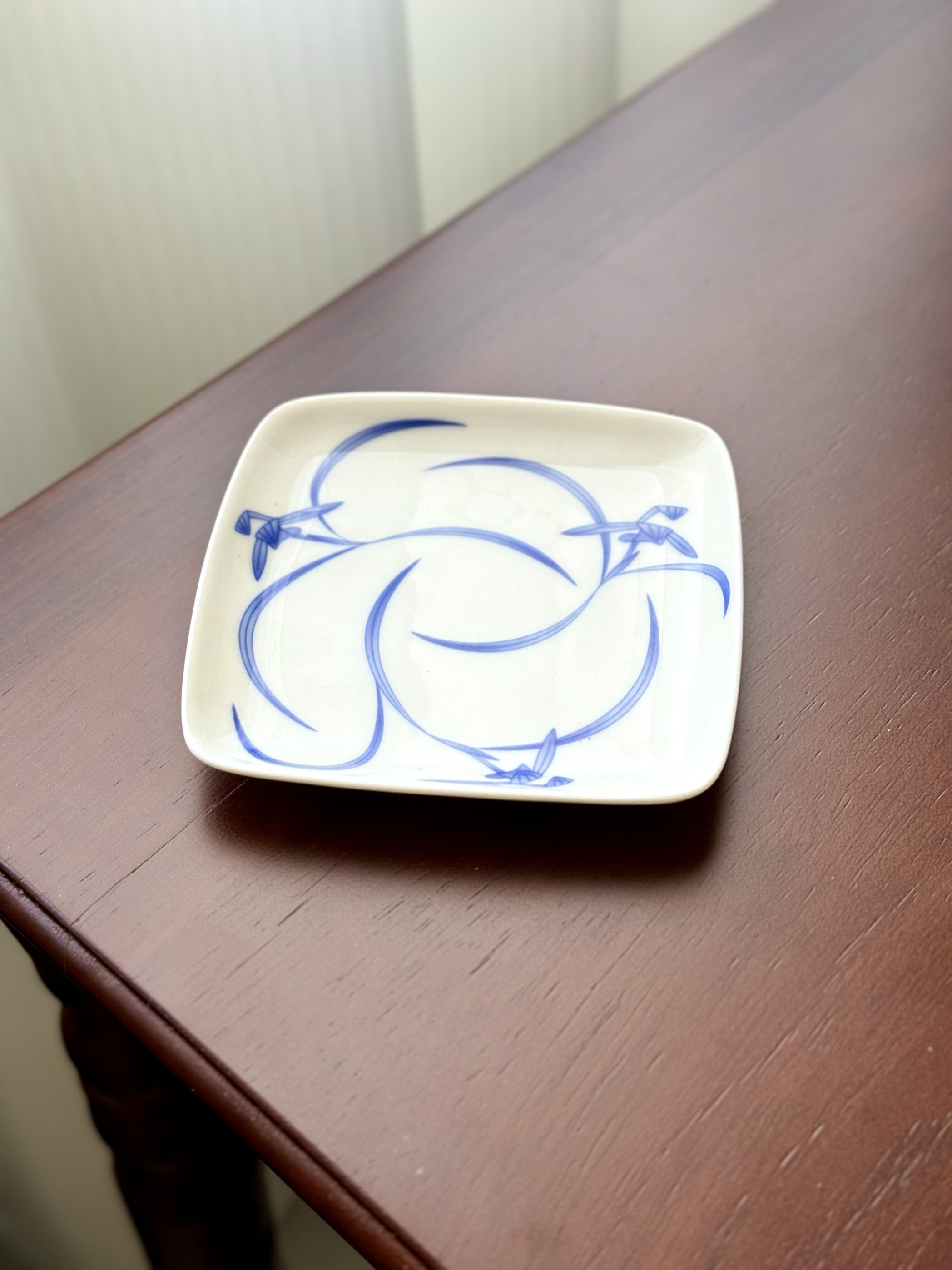 日本正品香兰社彩绘粉色浮雕兰花鸢尾花花瓣花卉餐盘碟子杯垫杯托