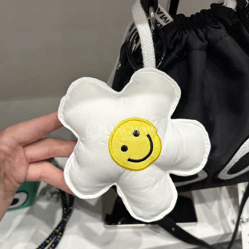 4122612韩国东大门makomaki充棉立体可爱花朵耳机包包包挂件