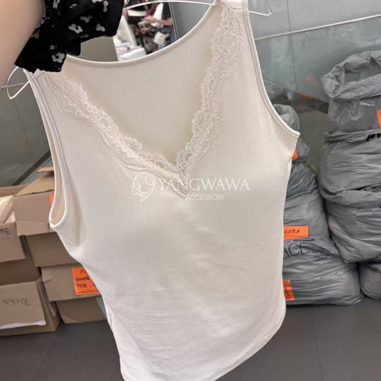 582519韩国东大门FLORA新款无袖背心V字文胸蕾丝花边打底超弹美背