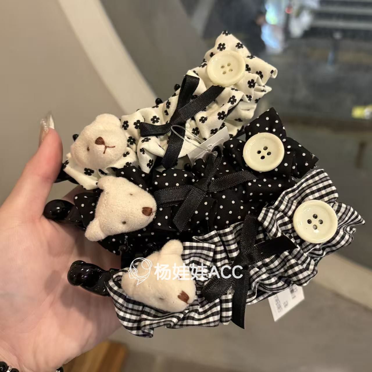 611504韩国东大门Baket新款高级感蝴蝶结布艺波点纽扣香蕉夹,饰品/流行首饰/时尚饰品新,发饰,淘宝优惠券,粉丝福利购,淘宝优惠卷