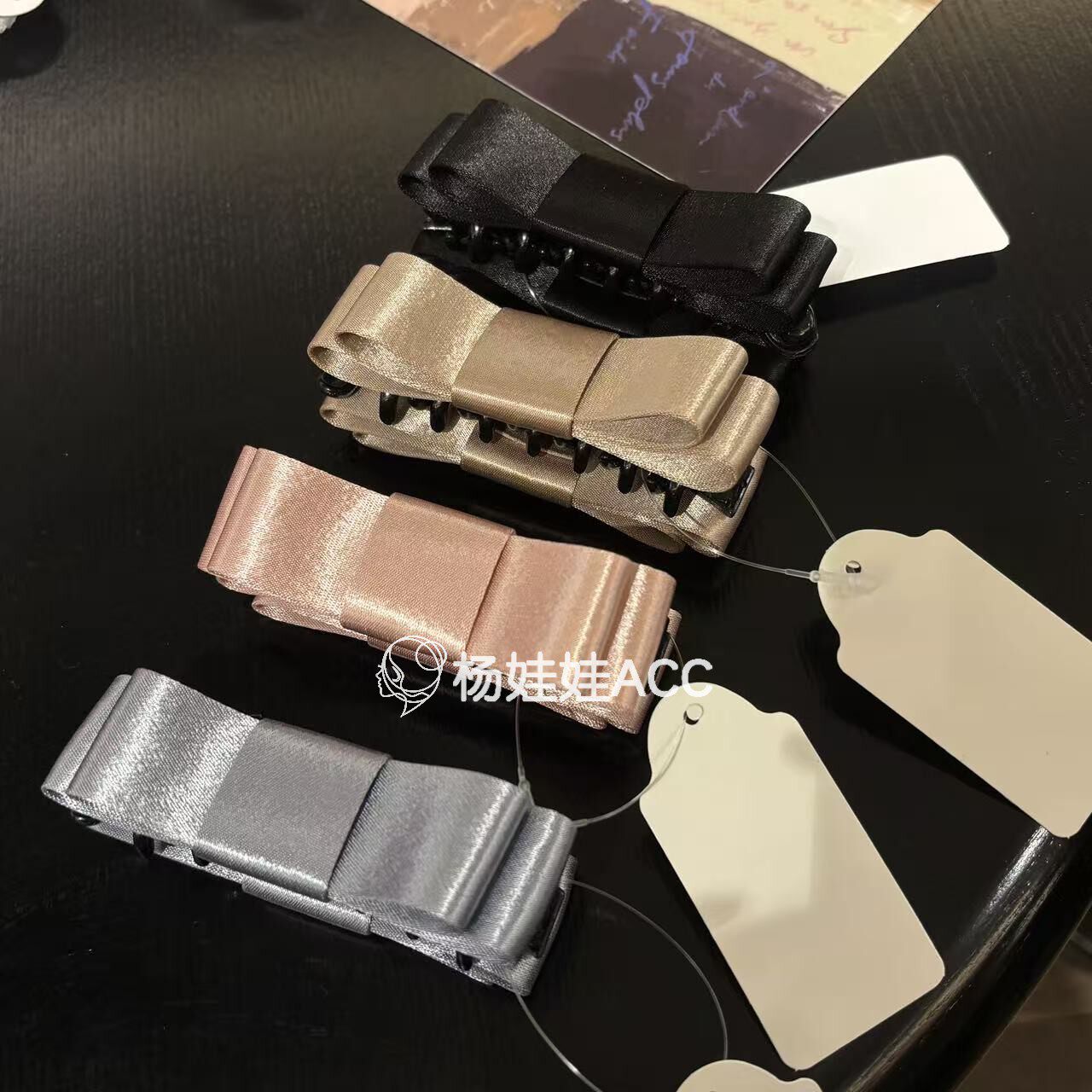 640131韩国东大门trois de lei新款高级感甜美蝴蝴蝶结双面香蕉夹