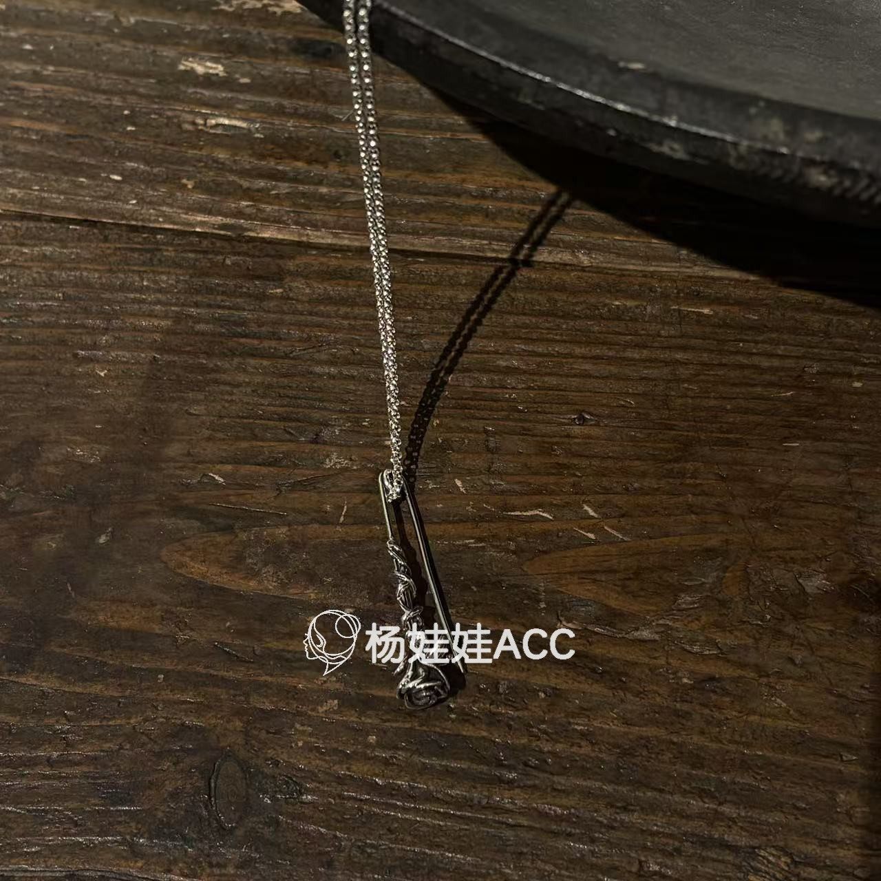 5121303韩国东大门vase新款时尚感经典简约玫瑰花吊坠项链