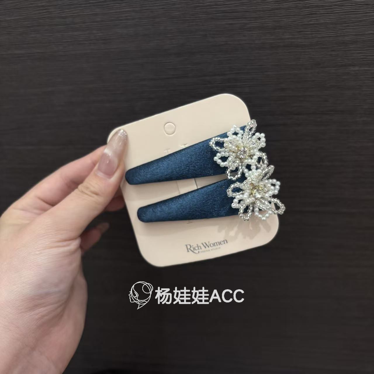 690103韩国东大门rich women新款高级感珠珠蝴蝶结两件套掰掰夹
