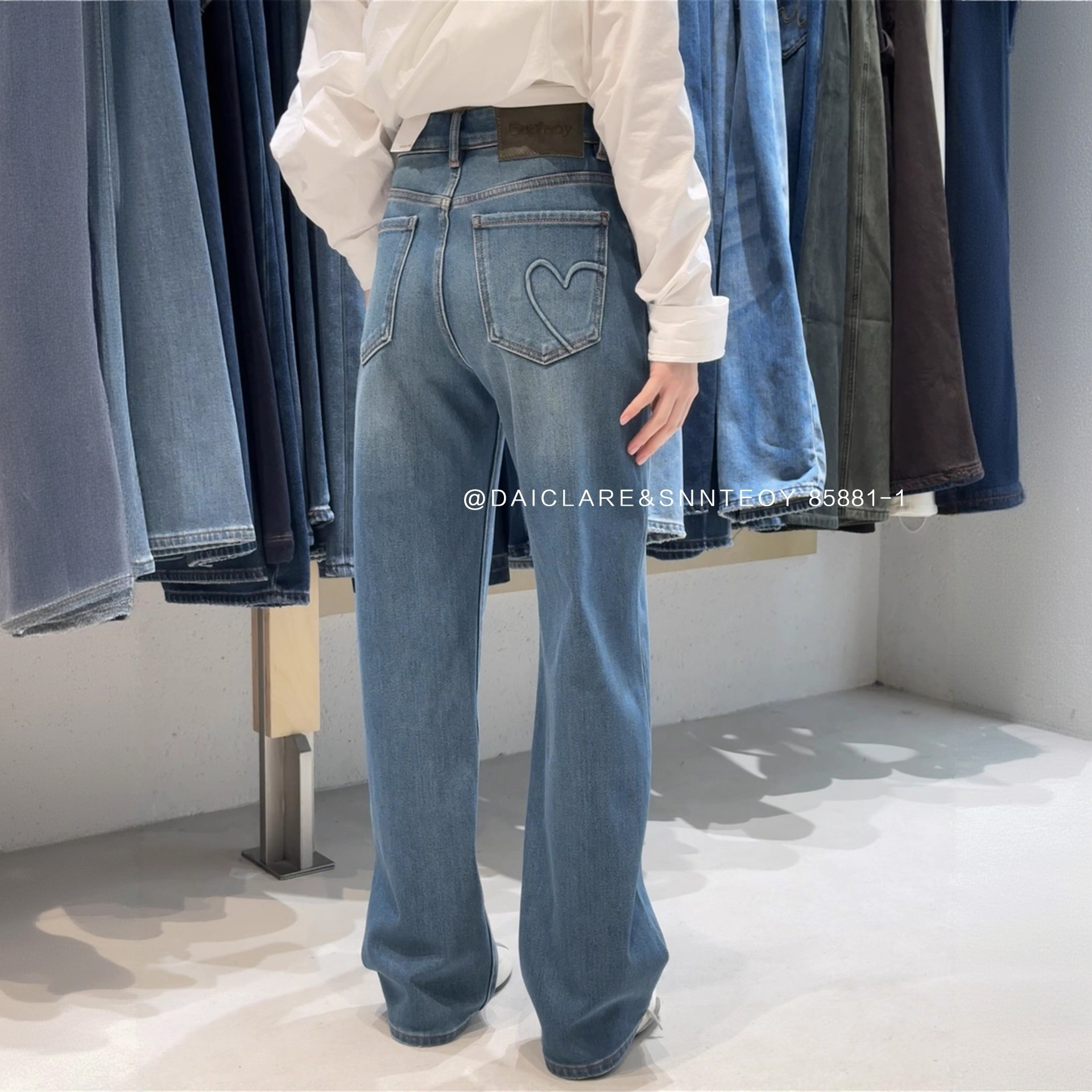 代嘉儿daiclaire牛仔裤女冬季森调弹力特绒蓝色窄版阔腿裤85881-1