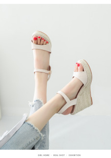 坡跟厚底松糕一字扣麻绳底罗马鞋 大码 新款 女2026夏季 高跟草编凉鞋