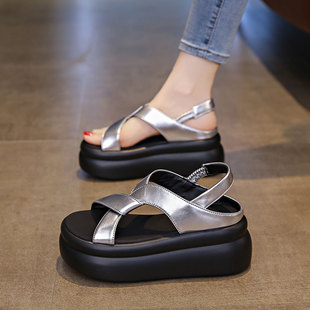 厚底增高凉鞋 女夏外穿2025新款 银色女士松糕配裙子休闲罗马沙滩鞋