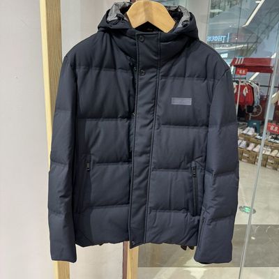 依文男士商务面包服鹅绒保暖连帽防雨雪藏蓝色羽绒服吊牌价4580元