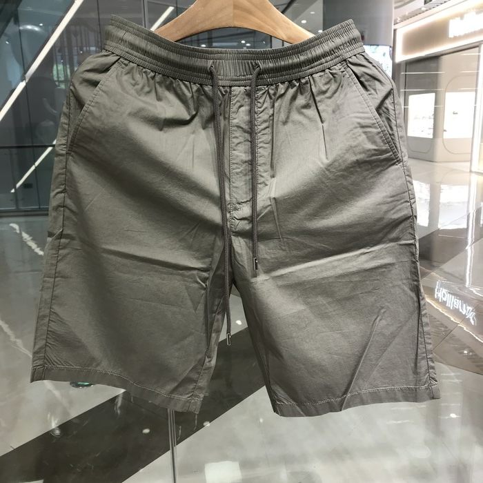 依文诺丁山男士小号码夏季薄款弹性透气豆绿色休闲短裤吊牌1080元