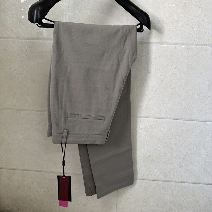 依文诺丁山男士商务春夏款抗皱棉微弹卡其色休闲裤吊牌价1580元