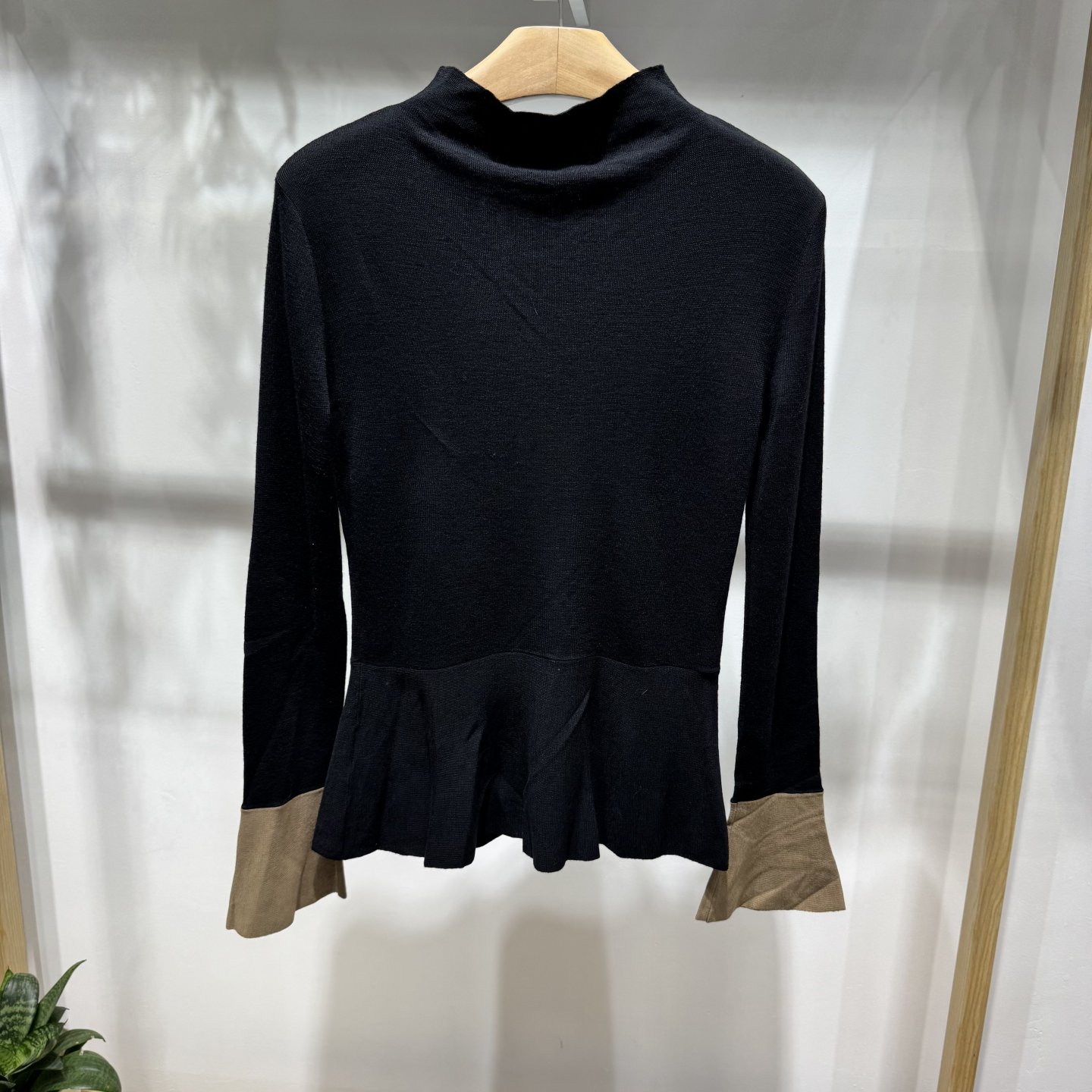 依文诺丁山特价女士商务M码显瘦圆领纯羊毛黑色毛衫毛衣2380元