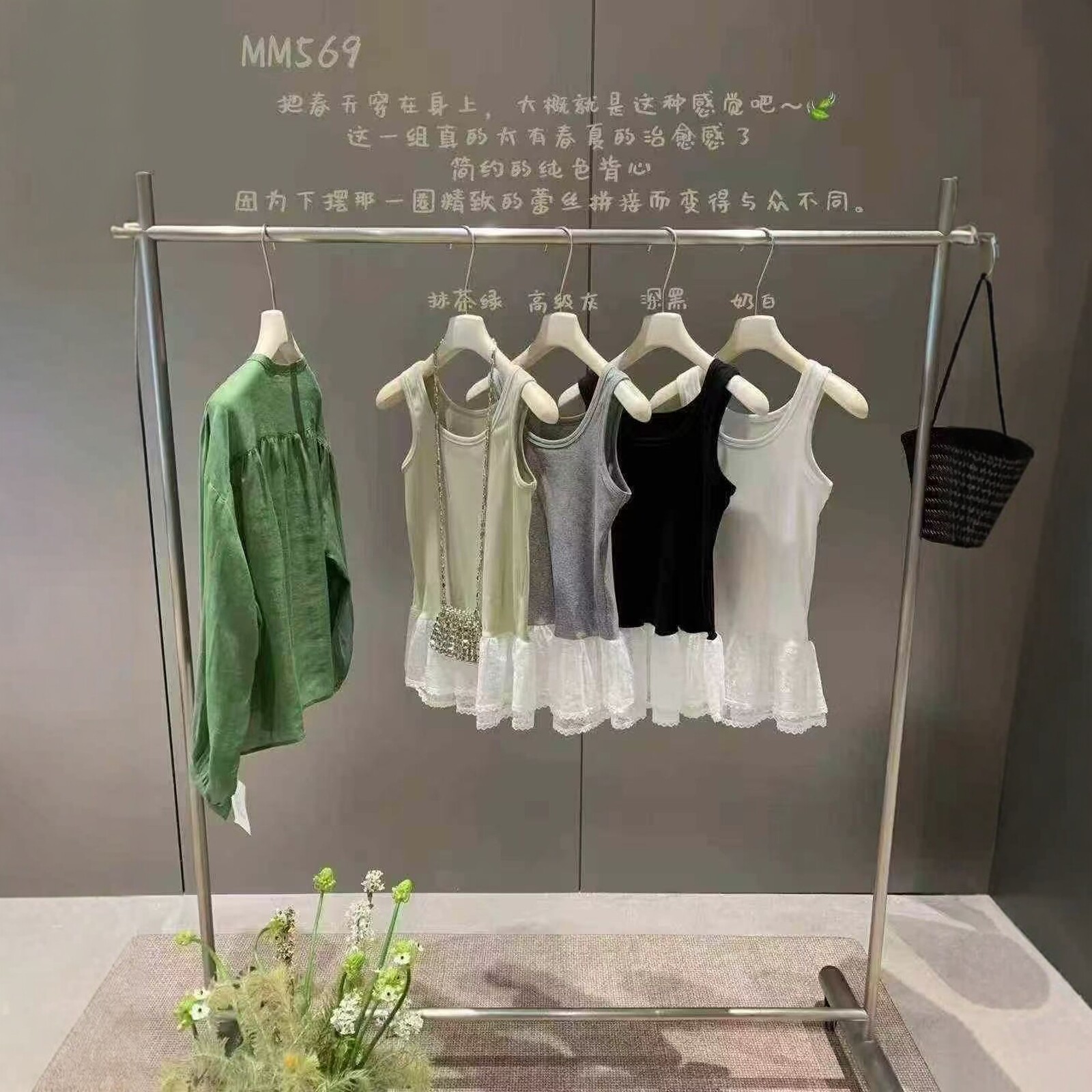卡蔓诗韩系坑条纹蕾丝吊带背心