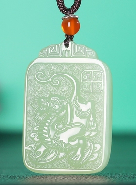 天然新疆和田玉招财貔貅牌吊坠