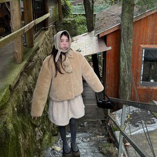 可可爱爱毛绒绒两颗球球外套上衣女 冬天 Eve