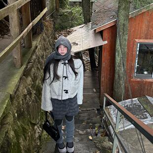 bi买可爱牛角扣口袋连帽外套女 冬天 Eve