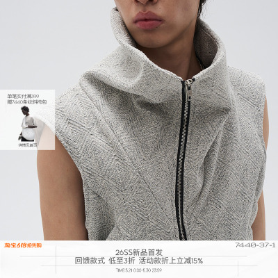 7440371鲨鱼鳃斜高领马甲