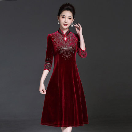春秋中长款喜婆婆显瘦妈妈婚礼加绒加厚酒红色金丝绒旗袍领连衣裙