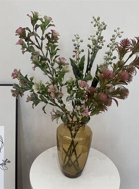 粉红塑料铃铛花风铃花果子松果