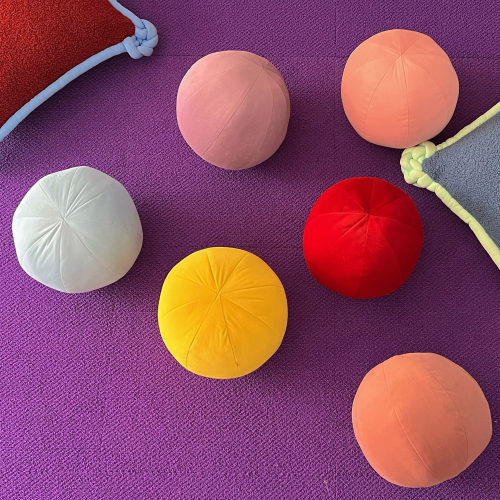 故我今我磨砂绒球形抱枕