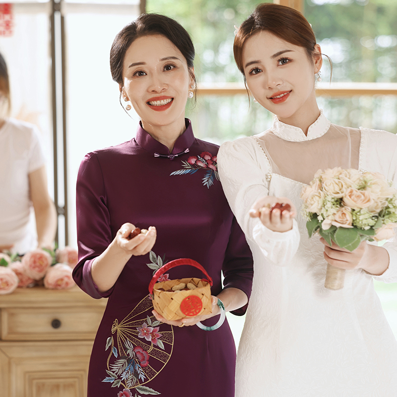 2023新款婚宴妈妈装复古旗袍裙高端大气年轻款喜婆婆结婚礼服高贵