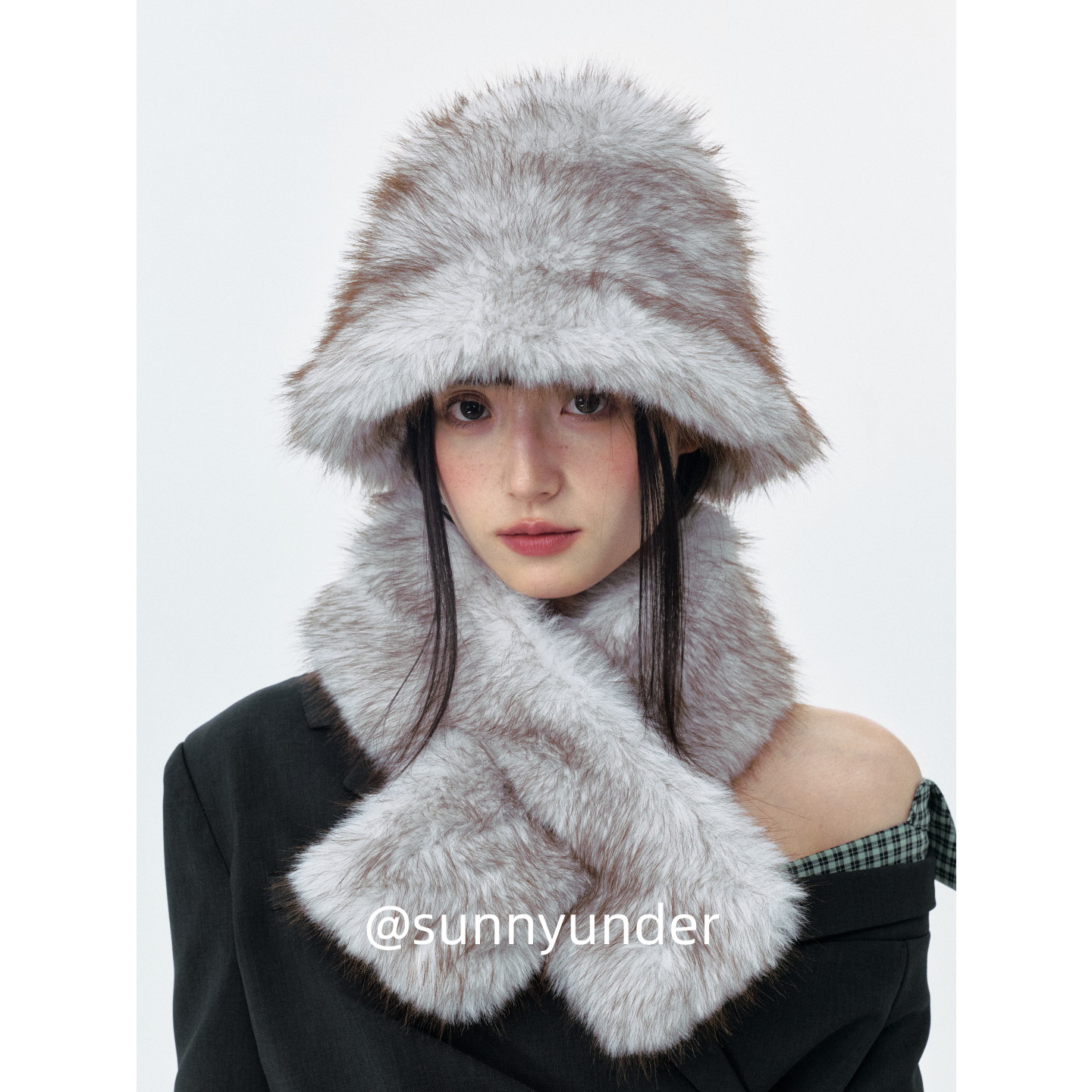 时髦渐变色毛绒帽子围巾二件套女秋冬防寒保暖渔夫帽交叉护颈围脖