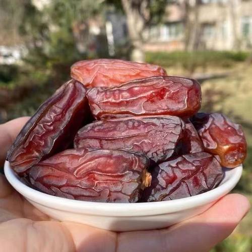 新疆发货特大迪拜阿联酋沙特伊拉克大黑椰枣干天然无加糖孕妇零食