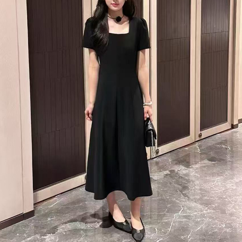 赫本风黑色短袖连衣裙女夏季修身显瘦收腰中长款裙子气质百搭裙