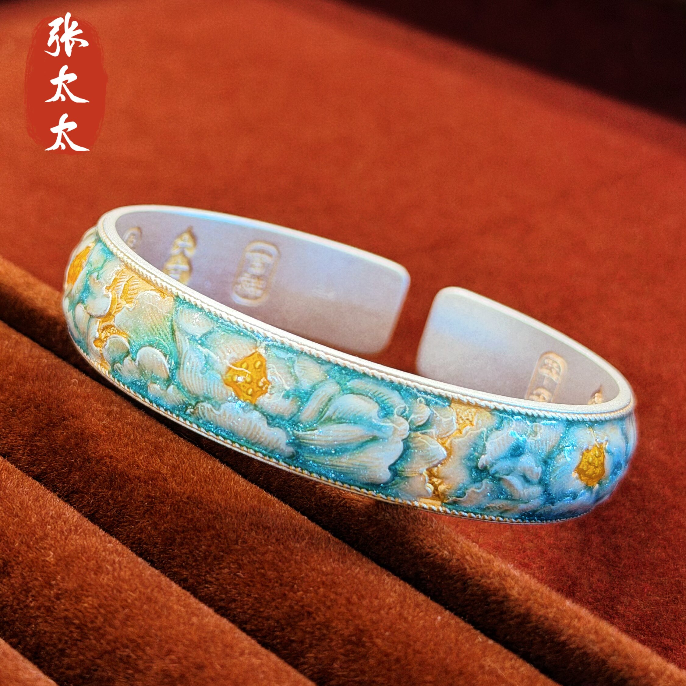 张太太编号23631青色牡丹花开口手镯克重约65克宽约12咪足银999