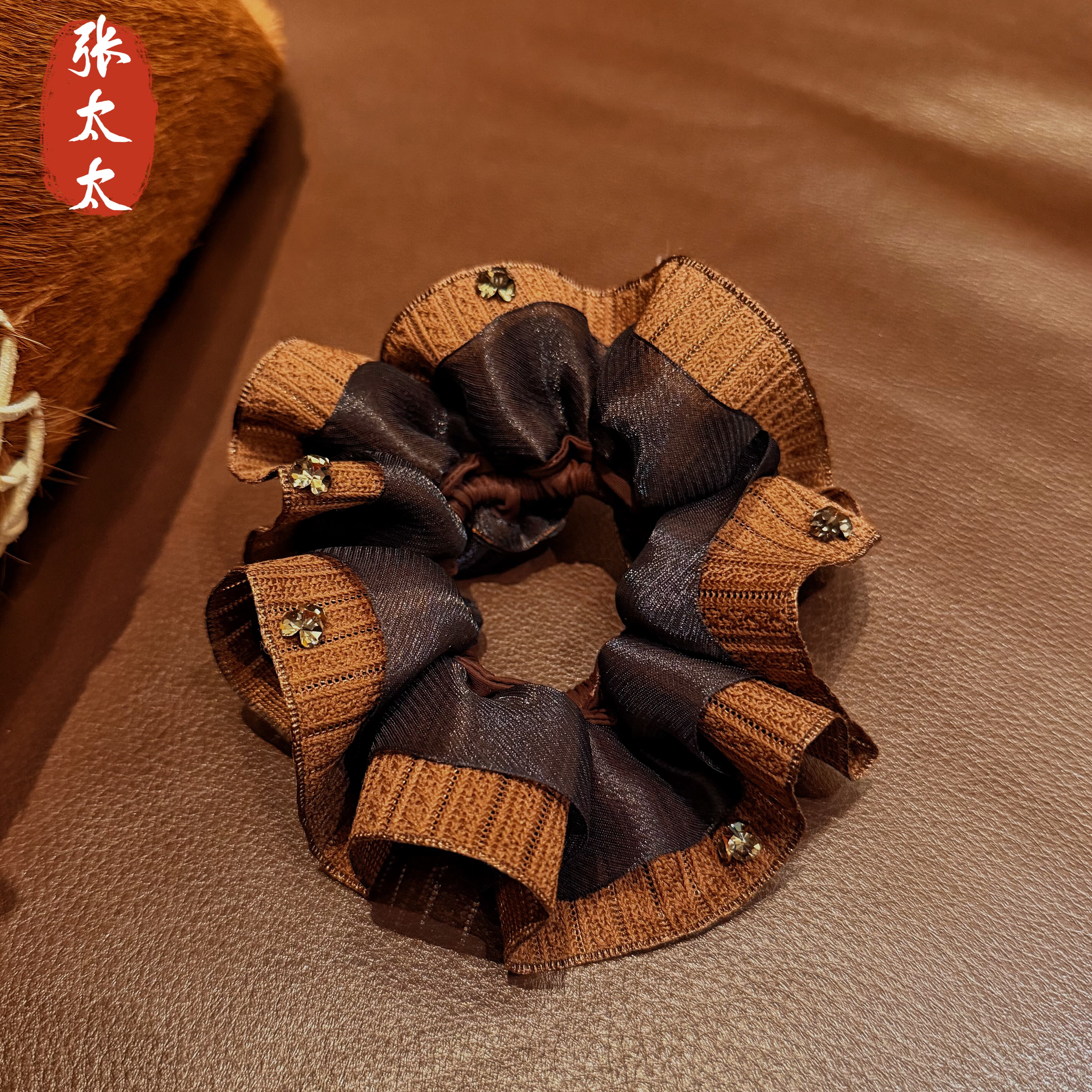 张太太2602复古撞色缎面大肠发圈女双层褶皱水钻装饰高级感扎发绳